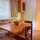 6-MH46 - Dinette
